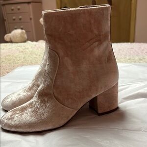 NWOT Coach Pink Blush Juliet ankle bootie size 7